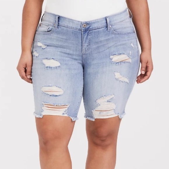 Torrid Shorts Distressed Size 30‎ - Picture 1 of 6